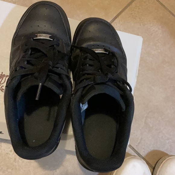 Nike air force shoes, black, size: UK 4.5 US7 - Picture 4 of 5